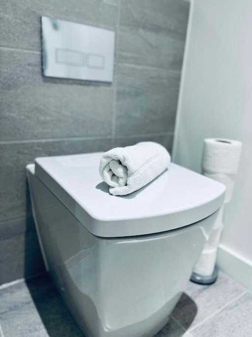Modern One Bedroom Apartment Near Old Trafford Stadium Manchester Zewnętrze zdjęcie