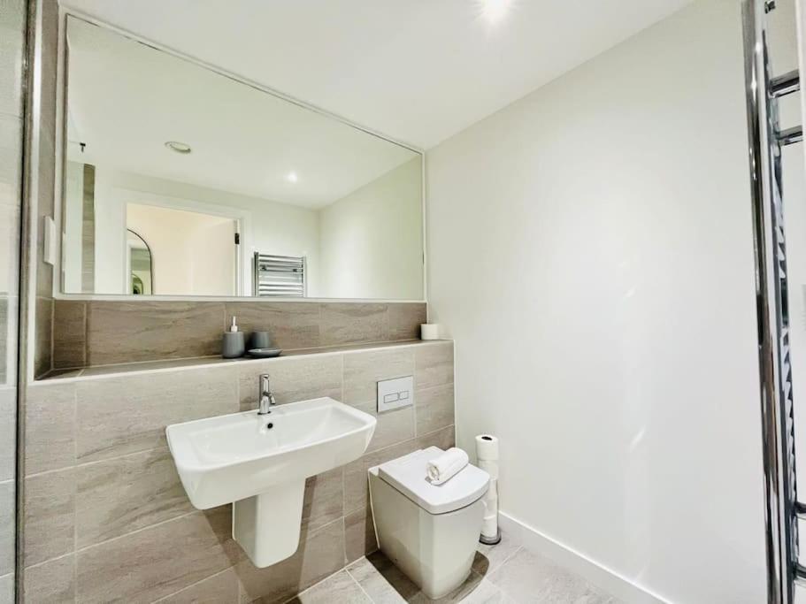 Modern One Bedroom Apartment Near Old Trafford Stadium Manchester Zewnętrze zdjęcie